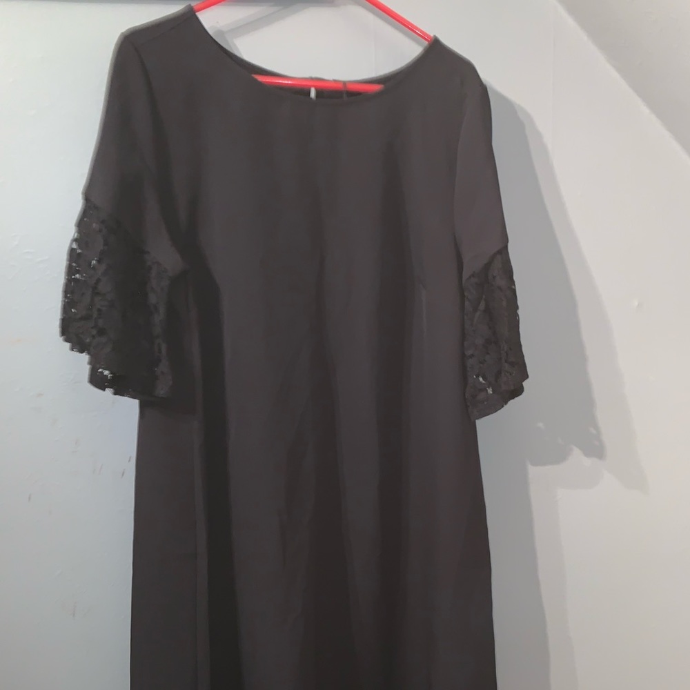 Black short sleeve lace sleeve dress